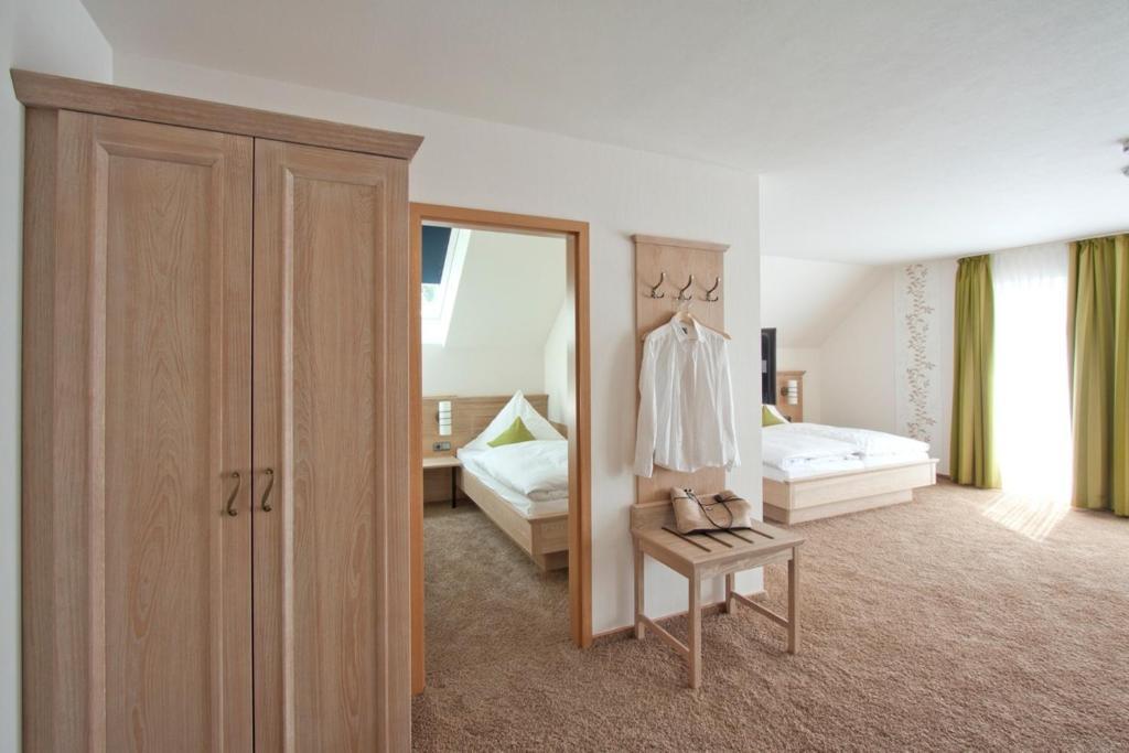 Familienzimmer (4 Erwachsene)